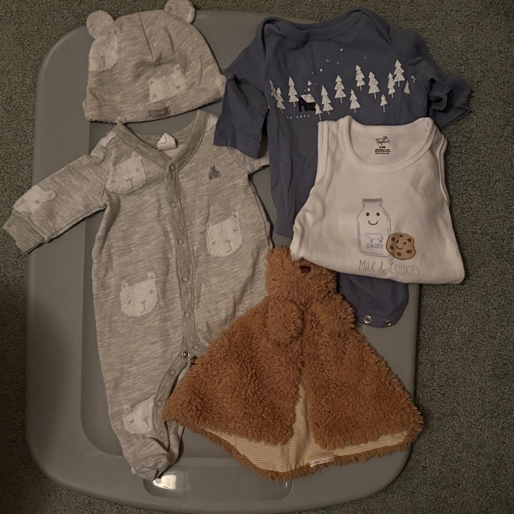 Gap NB and 0-3 months bundle with bear lovey